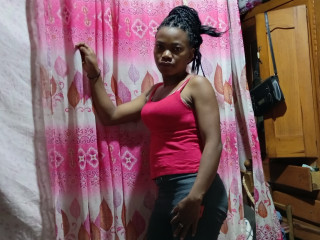 Allicia - Ich bin hier, um dir Freude zu bereiten, und ich liebe es, Spaß zu haben. Ich bin aufgeschlossen und liebe es, so zu spielen, wie nur du und ich zusammen spielen können. Ich liebe es, mit dir allein zu sein. Das erregt mich sehr. Mein größter Wunsch ist es, dich glücklich zu machen.